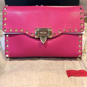 VALENTINO GARAVANI Fuschia Pink Medium Rockstud Shoulder Crossbody Leather Bag